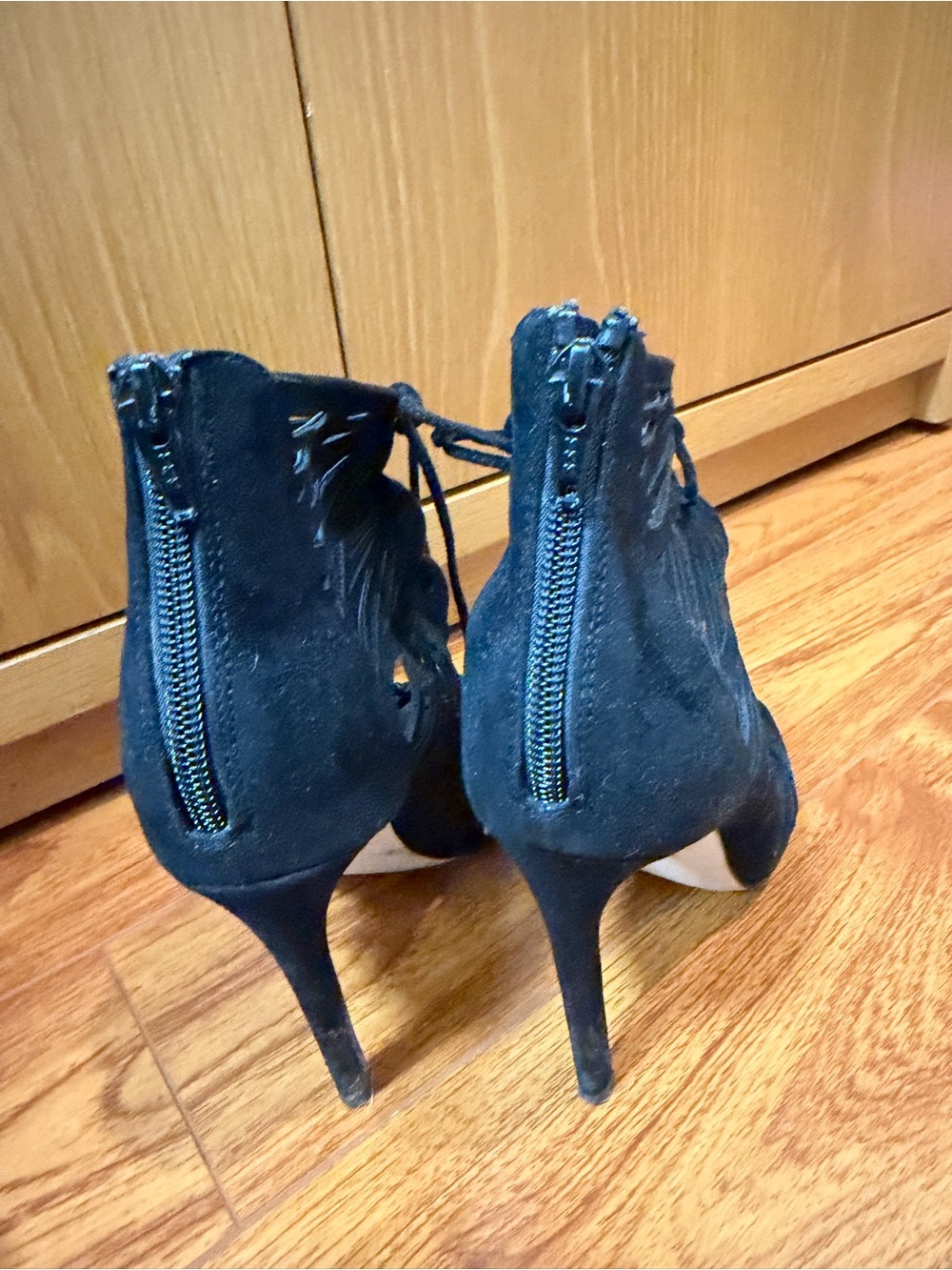 Women's Black Cutout Lace-Up Heeled Sandals - Picture 4 of 4